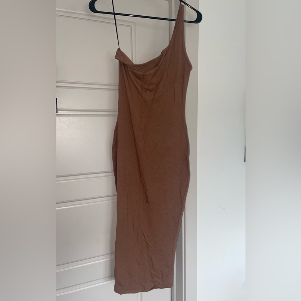 One Sleeve Fitted Midi Dress